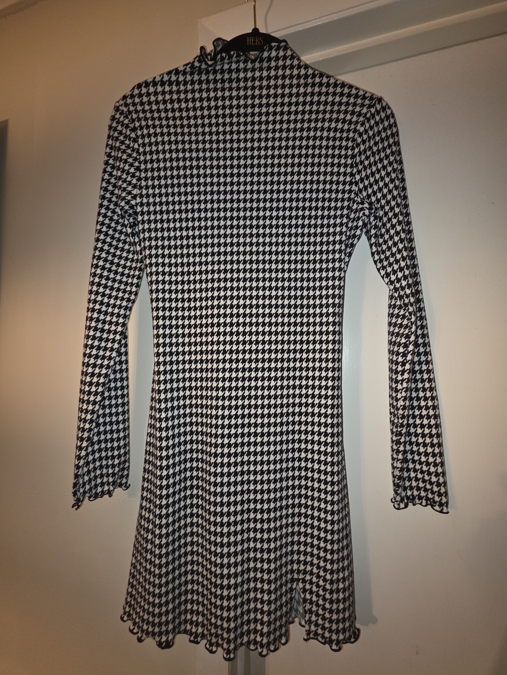 SO Black and White Houndstooth Long Sleeve Dress